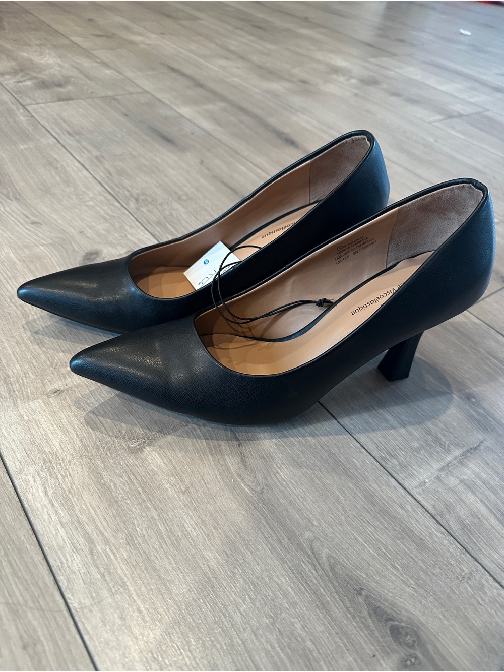 NWT Time and Tru Black Pointed Toe Memory Foam Pumps Size 9